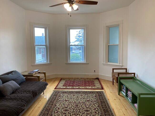 3 Bedroom Davis Square Apartments For Rent Somerville Ma Forrent Com