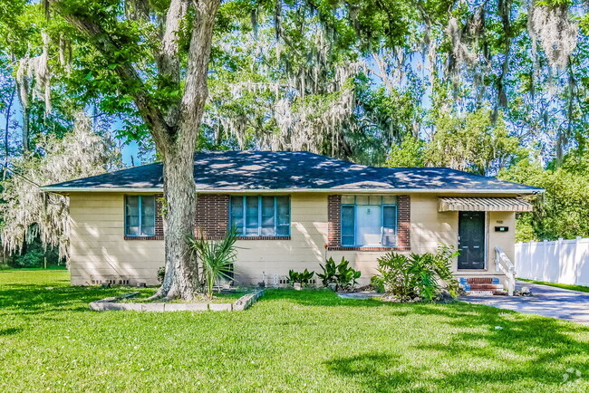 Building Photo - 5204 Mays Dr Rental