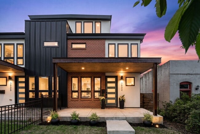 Building Photo - Luxury 4BD, 5BA Duplex in LoHi with Covered Rooftop Deck
