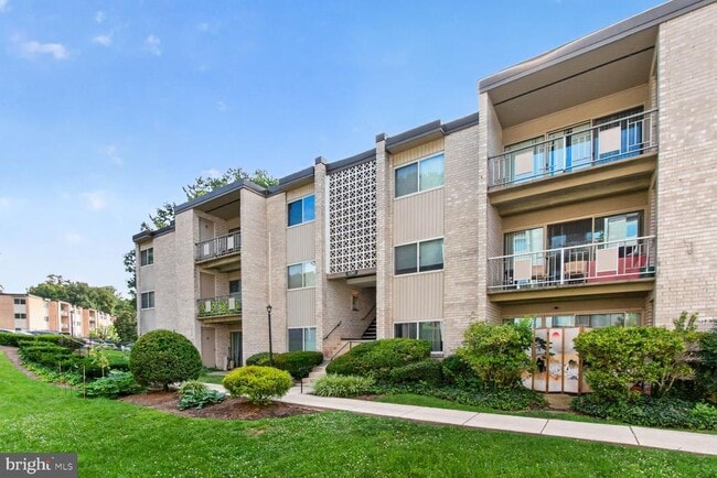 Building Photo - 12207 Braxfield Ct Unit #56