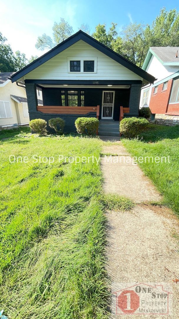 Building Photo - Charming 3 Bed, 1.5 Bath Home with Charact...