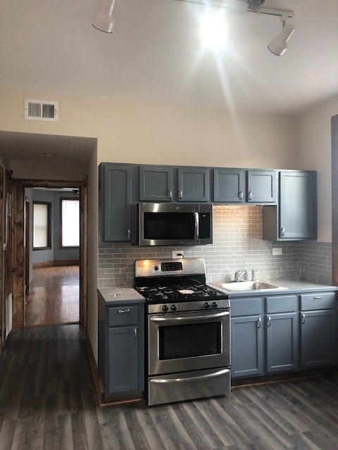 Building Photo - 3713 W Shakespeare Ave Unit Lower level