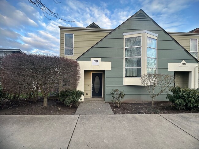 Charming 3 BD, 2 BA in Tacoma! Move in Cre... - Charming 3 BD, 2 BA in Tacoma! Move in Cre... House