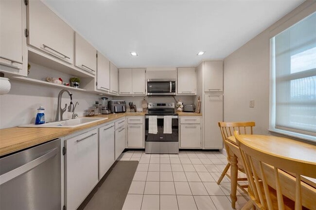 Photo - 3960 Oaks Clubhouse Dr Unit 510