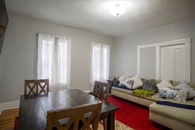 Photo - 174 Centre St Unit 2