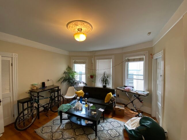 Building Photo - 5 Oswald St Unit 2E