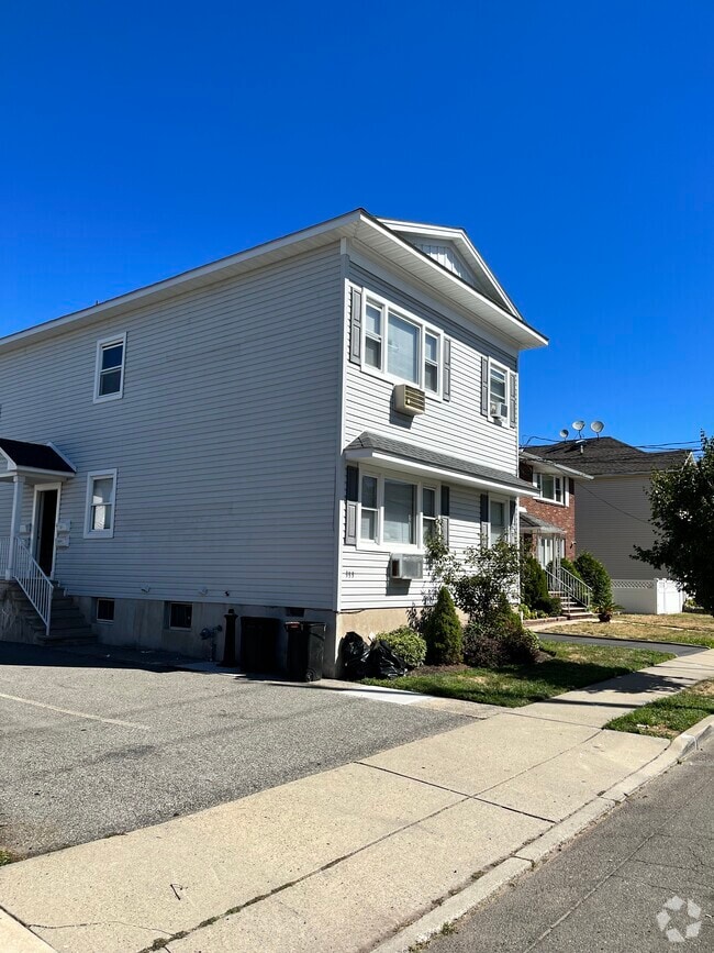 Building Photo - 333 Semel Ave Unit 333 Semel Ave 1F Rental