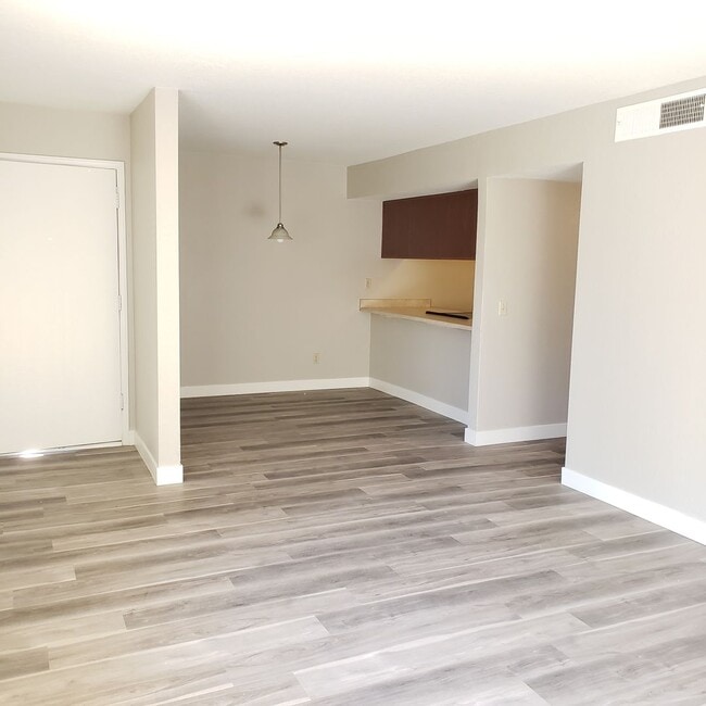 1402 E Guadalupe Rd