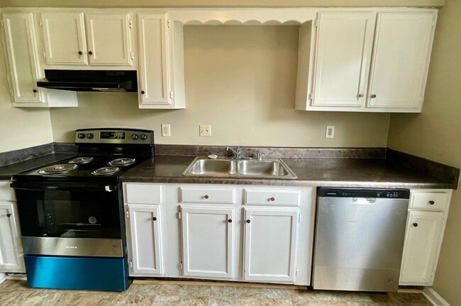 Photo - 3 Bedroom Duplex in Tates Creek!