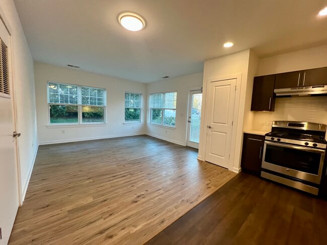 Photo - Maple Ridge - Building B Unidad B3