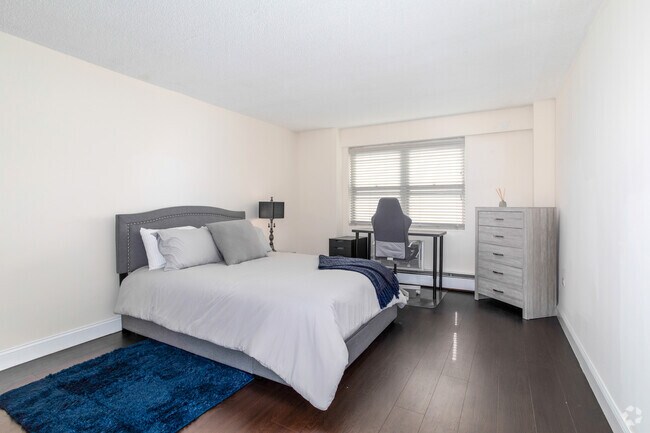 1BR, 1BA - 745 SF - Bedroom