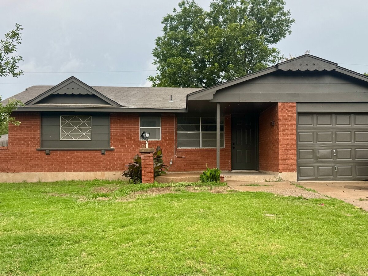 Photo - 2420 NW 41st St