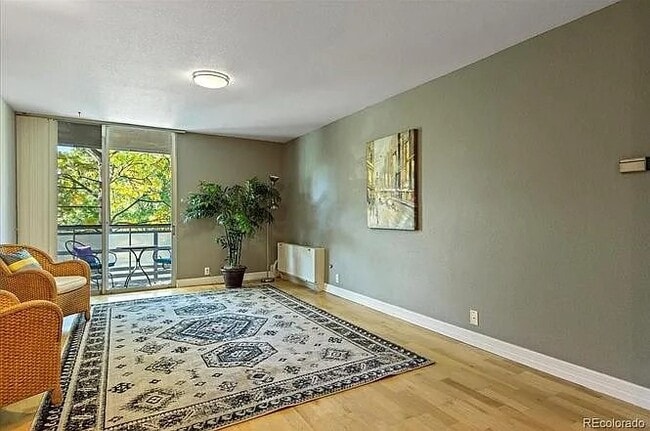 Photo - 2500 S York St