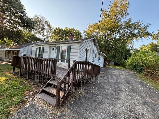 Photo - 2308 Waneta Ave