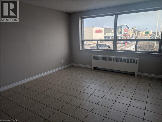 Photo - 468 Ottawa St N Unité 230 D