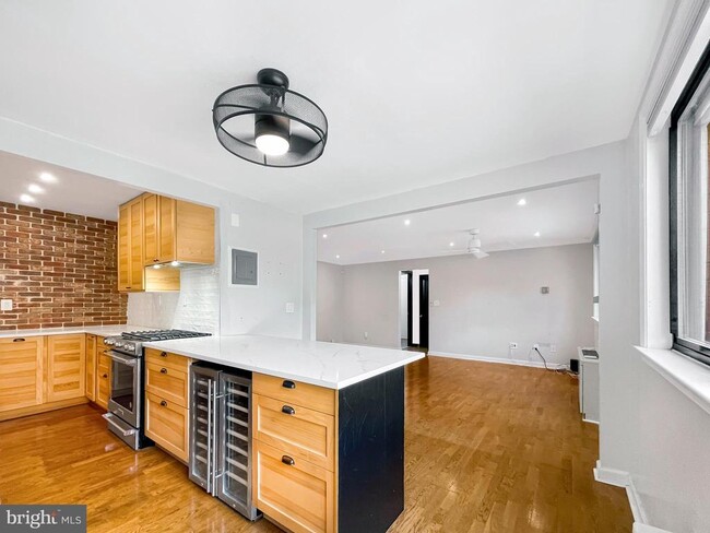 Building Photo - 2725 39th St NW Unit 209 Rental