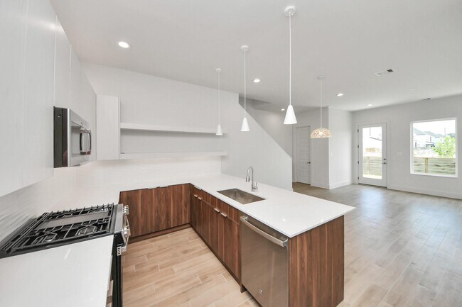 Photo - 13104 Moncloa Dr