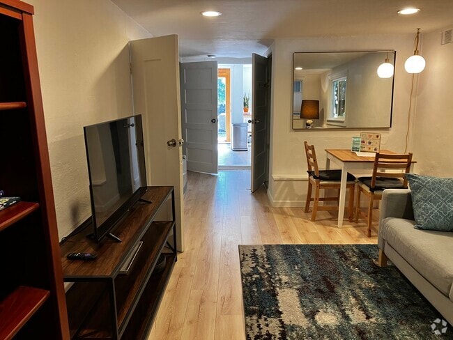Building Photo - 2206 10th St Unit B Rental