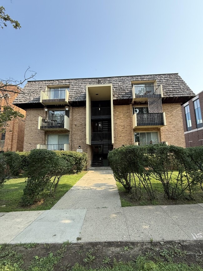 Building Photo - 813 E Kingsley St Rental