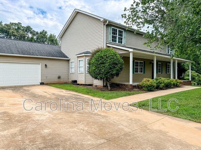 Photo - 205 Winterthur Dr