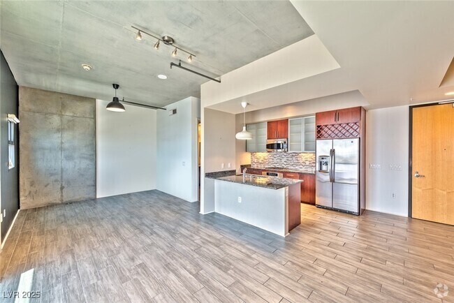 Building Photo - 353 E Bonneville Ave Unit 737 Rental