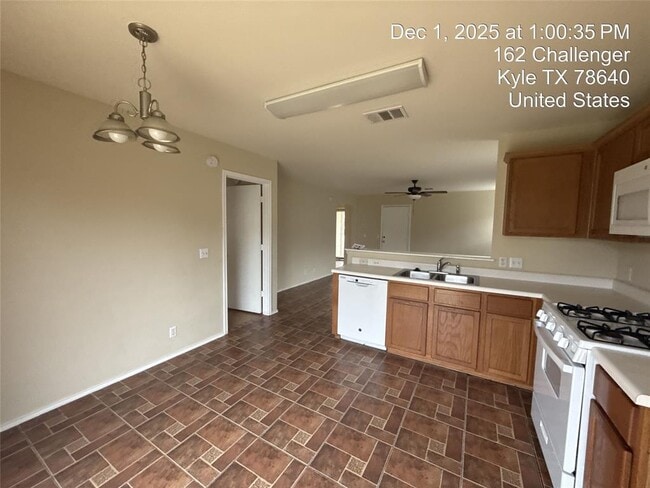 Photo - 152 Challenger