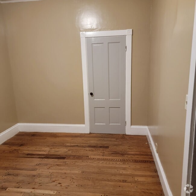 Building Photo - 207 Grinnell St Unit 1 Rental