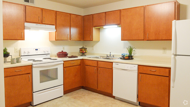 Kitchen - Golden Oak Village Rental