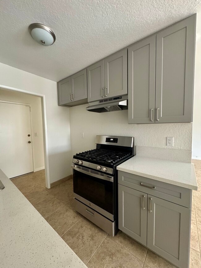 Photo - 18535 Saticoy St Unidad 205