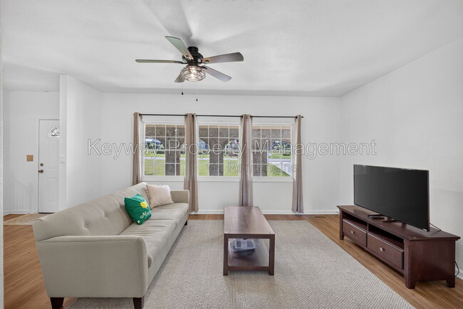 Photo - 2717 Dan St