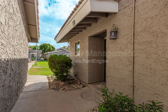 Photo - 405 E Linda Ln