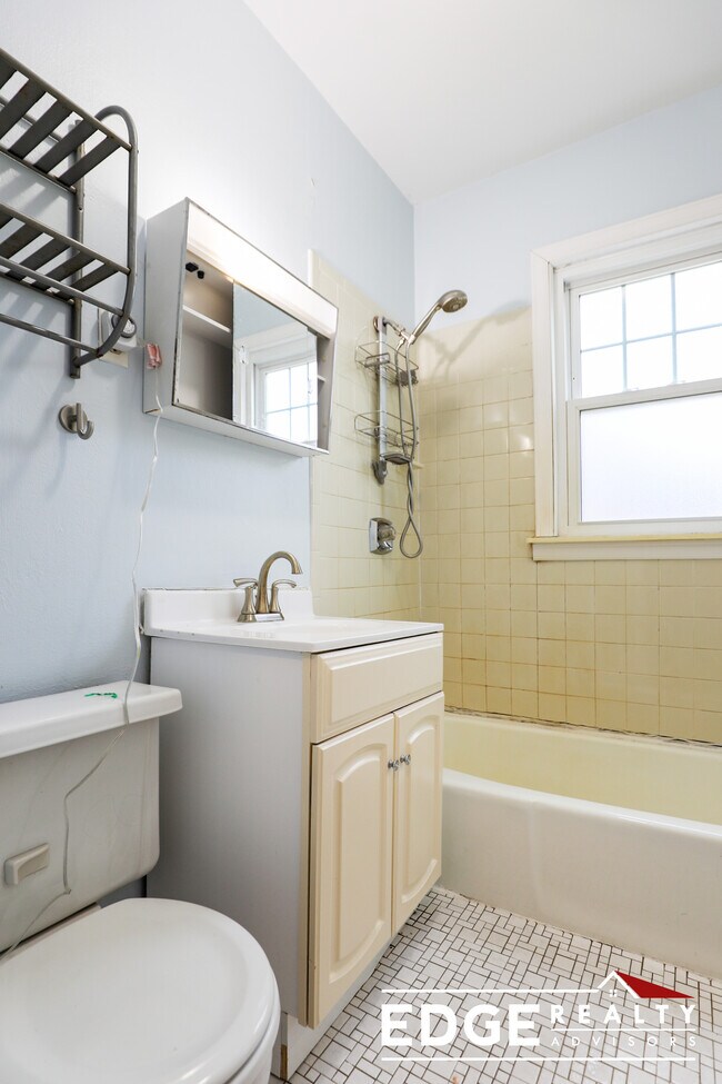 Photo - 212 Maplewood St Unidad 1