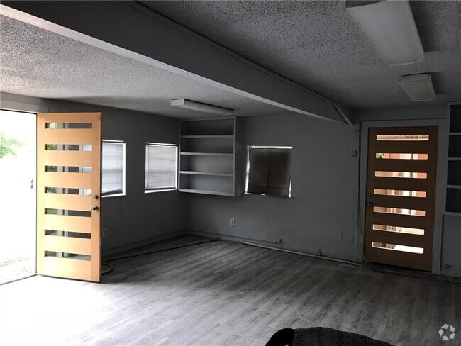 Building Photo - 3801 S 1st St Rental