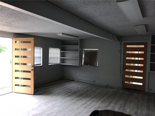 Building Photo - 3801 S 1st St Rental