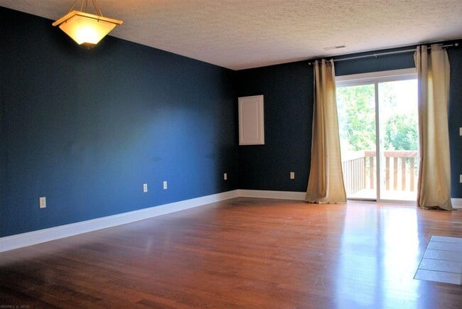 Photo - 415 Oak Tree Blvd NW