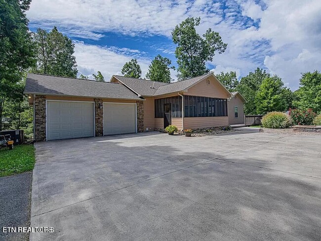 Building Photo - 306 White Cap Ln