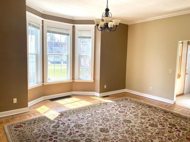 Photo - 305 8th Ave S