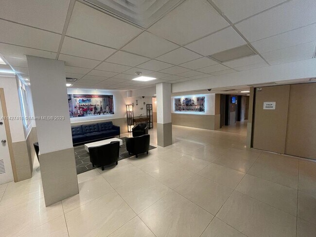 Photo - 4164 Inverrary Dr Unidad 106