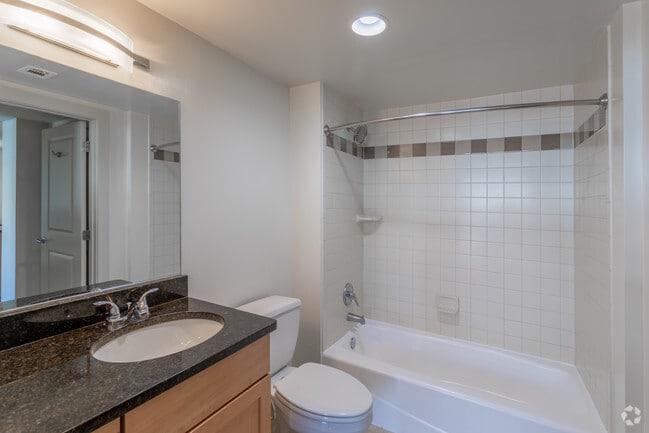 2 BR, 2 BA - 910 SF