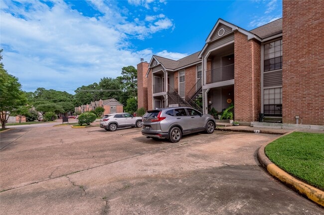 Building Photo - 2402 Sycamore Ave Unit E1