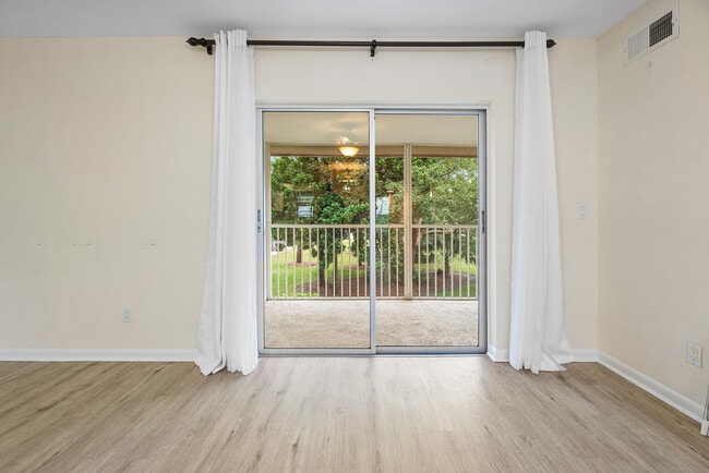 Photo - 18081 SE Country Club Dr Unidad 32-318