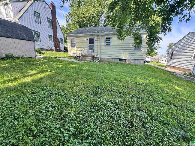 Photo - 3252 Nebraska St