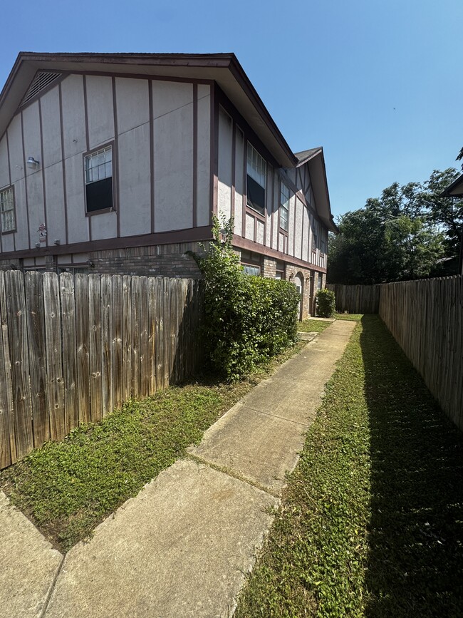 Building Photo - 5213 Meadow Field Unit 4 Rental