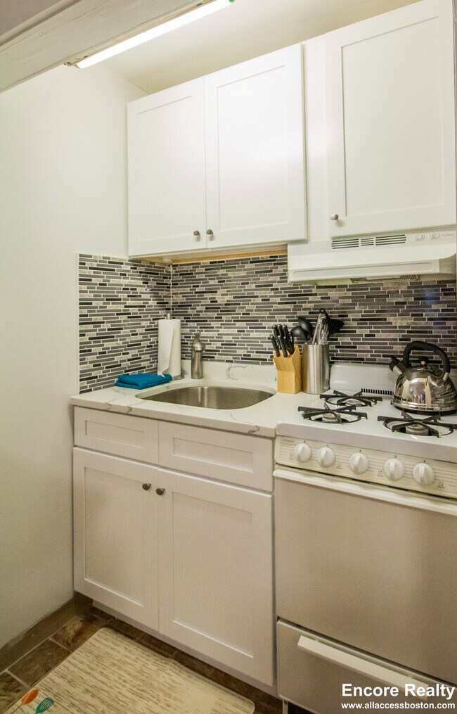 1253 Beacon St Unit A3