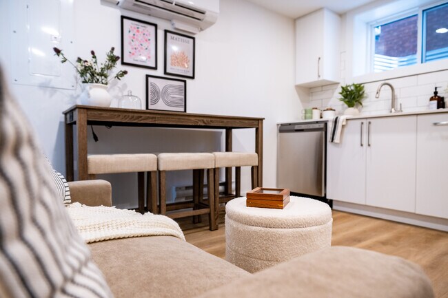 Photo - Newly Constructed Boutique Studio in Hintonburg (142 Young) Unité C