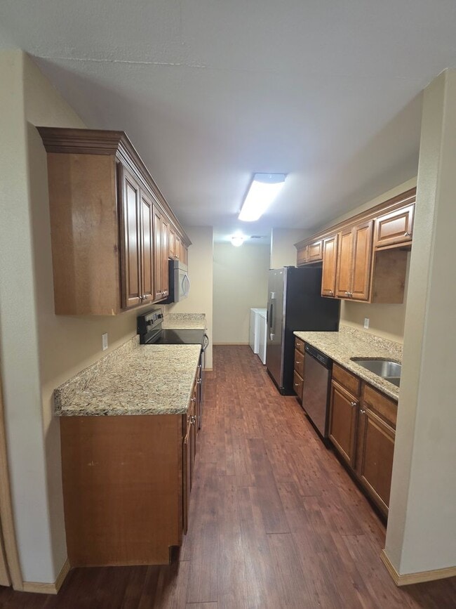 Photo - 824 W 13th St