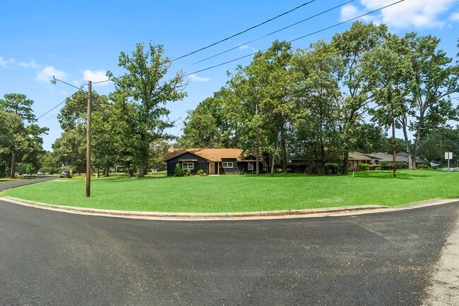 Building Photo - 62 Greenbriar Dr Rental
