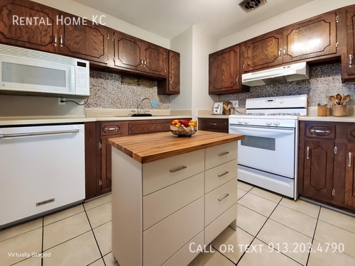 Photo - 9010 W 101st St