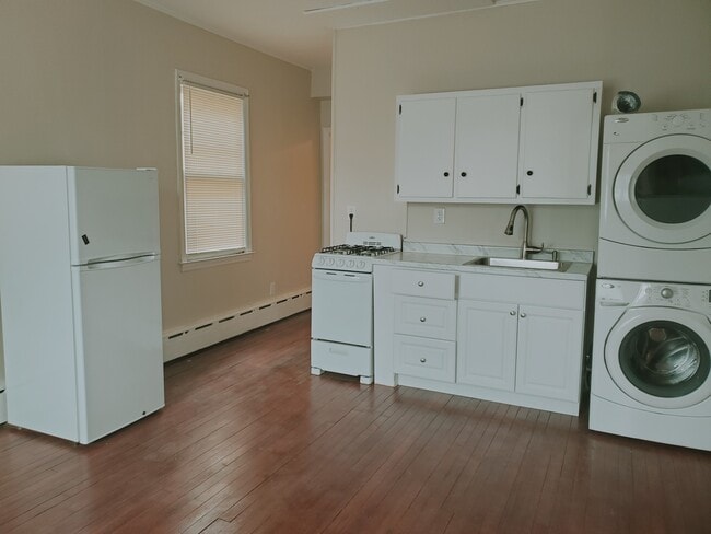 Building Photo - 156 River Road Ext Unit 1