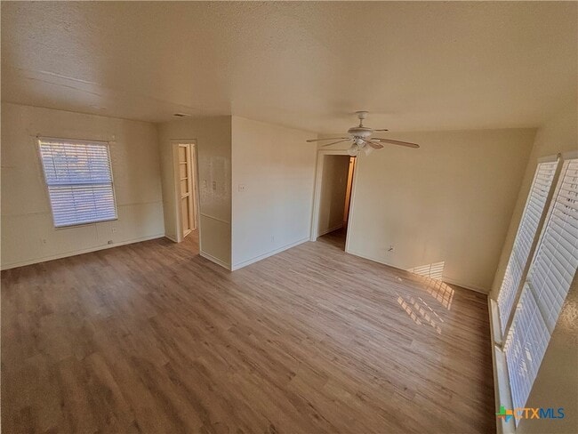 Photo - 1905 Elkins Ave